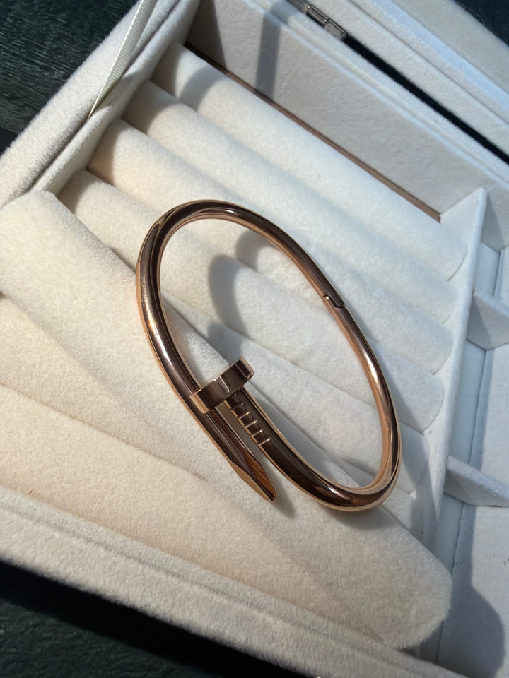 Classy Twist Bracelet