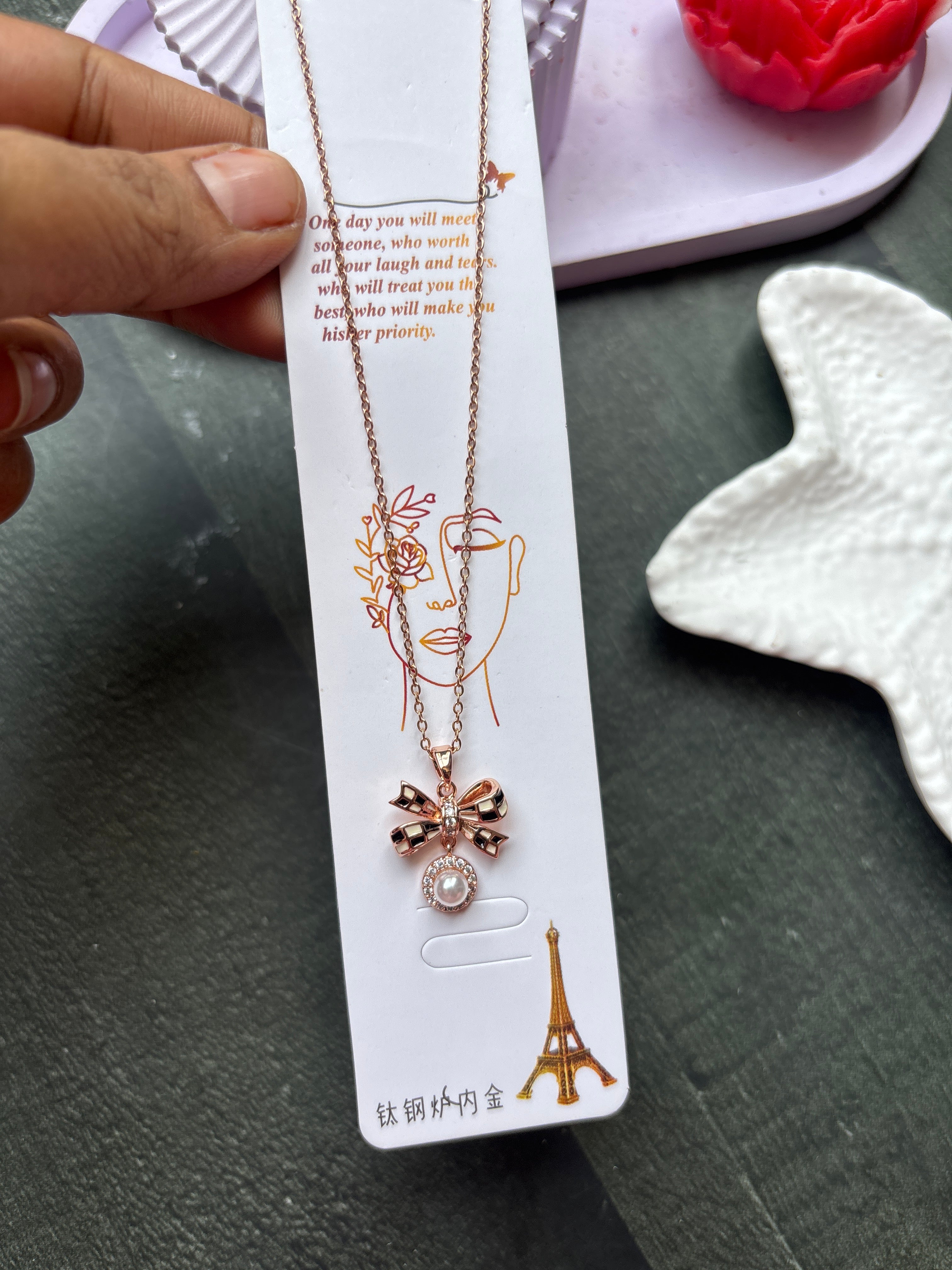 Bow Pearl Necklace