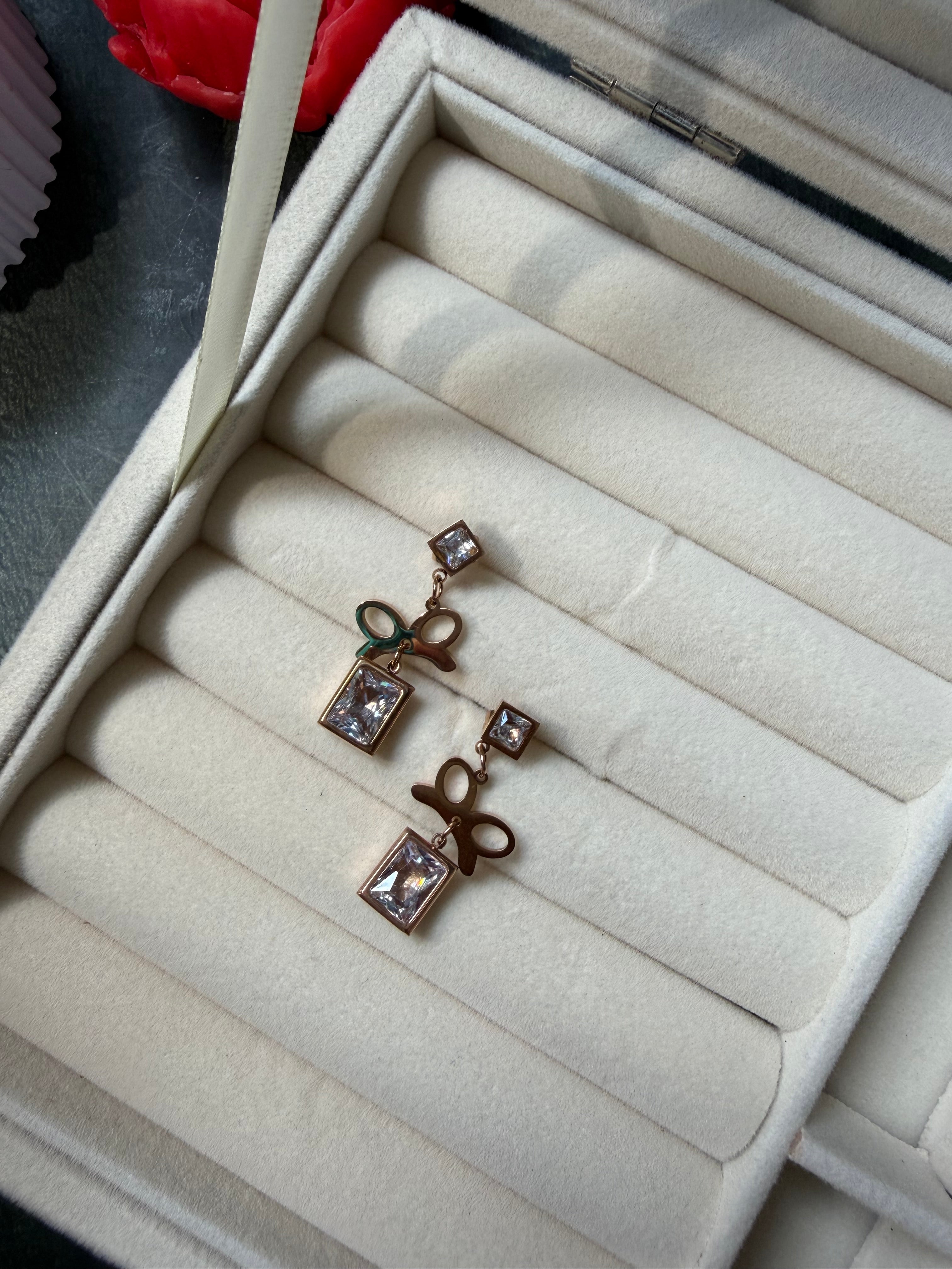 Bow Stone Earring