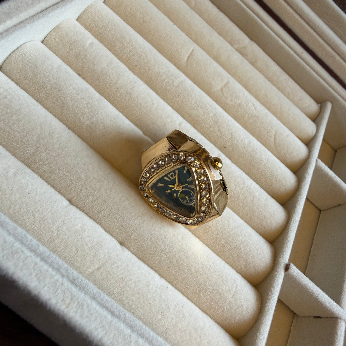 Royal Emerald Ring Watch