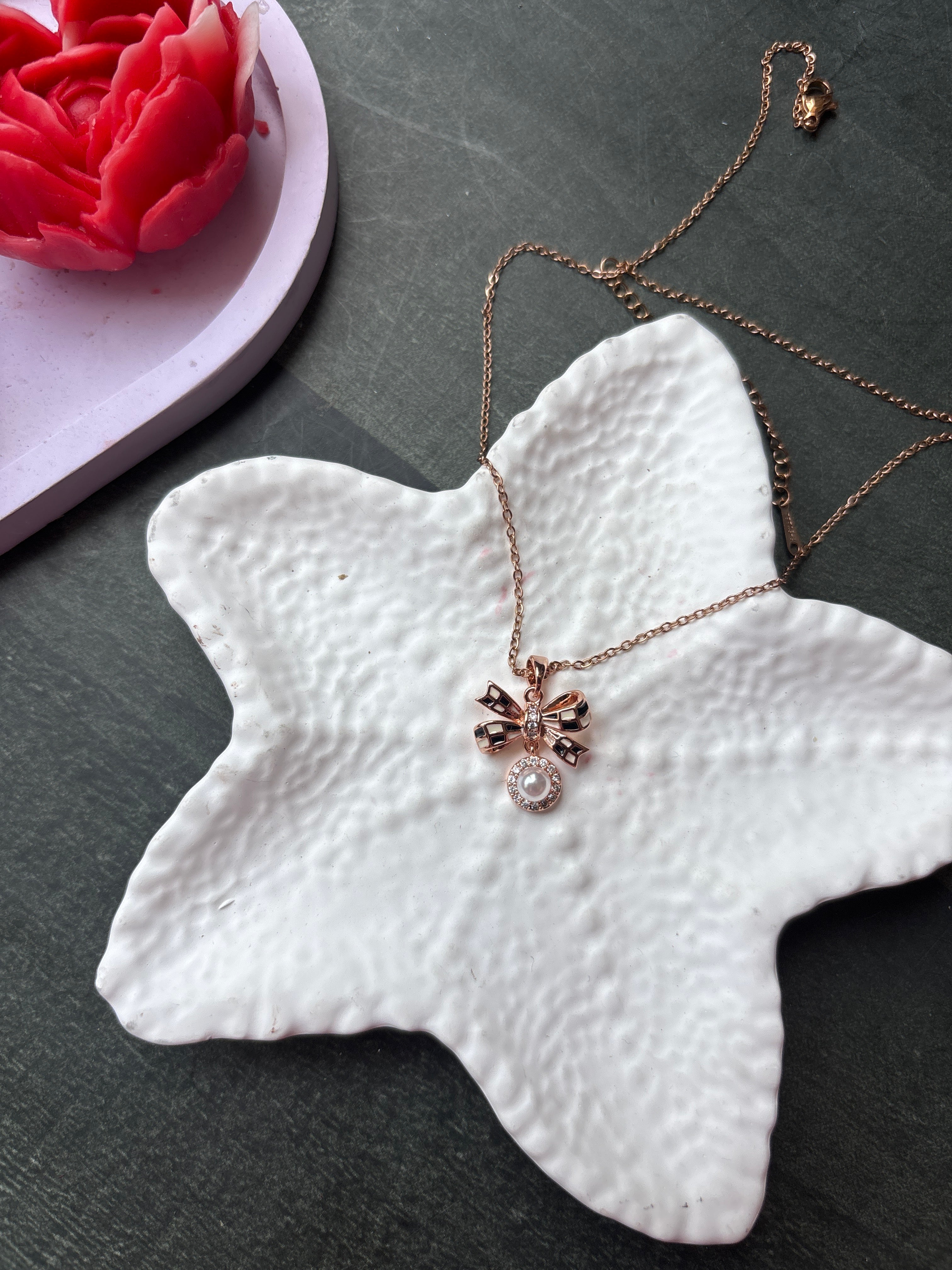 Bow Pearl Necklace