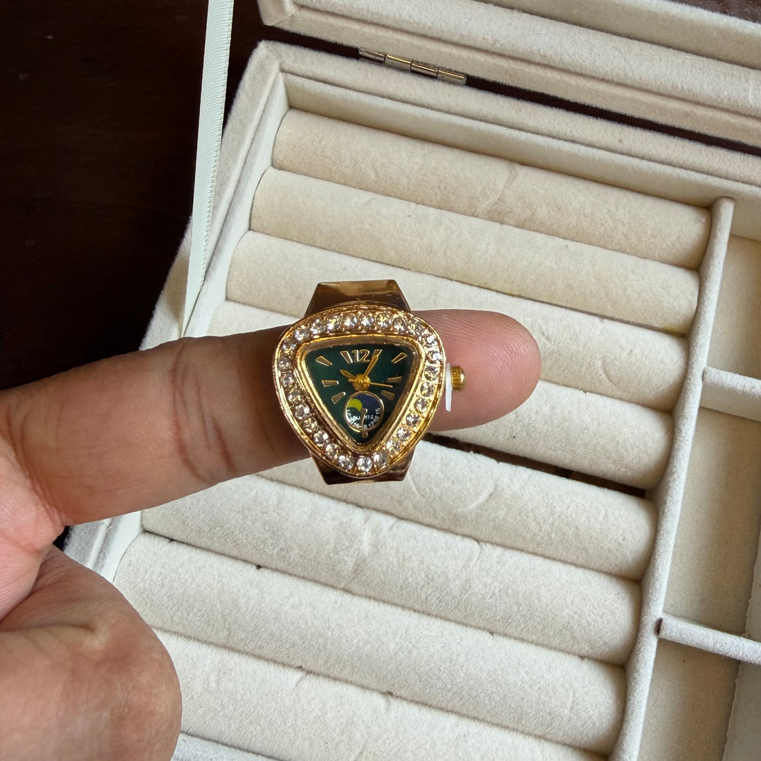Royal Emerald Ring Watch