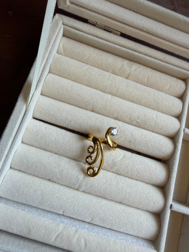 Royal scroll Ring