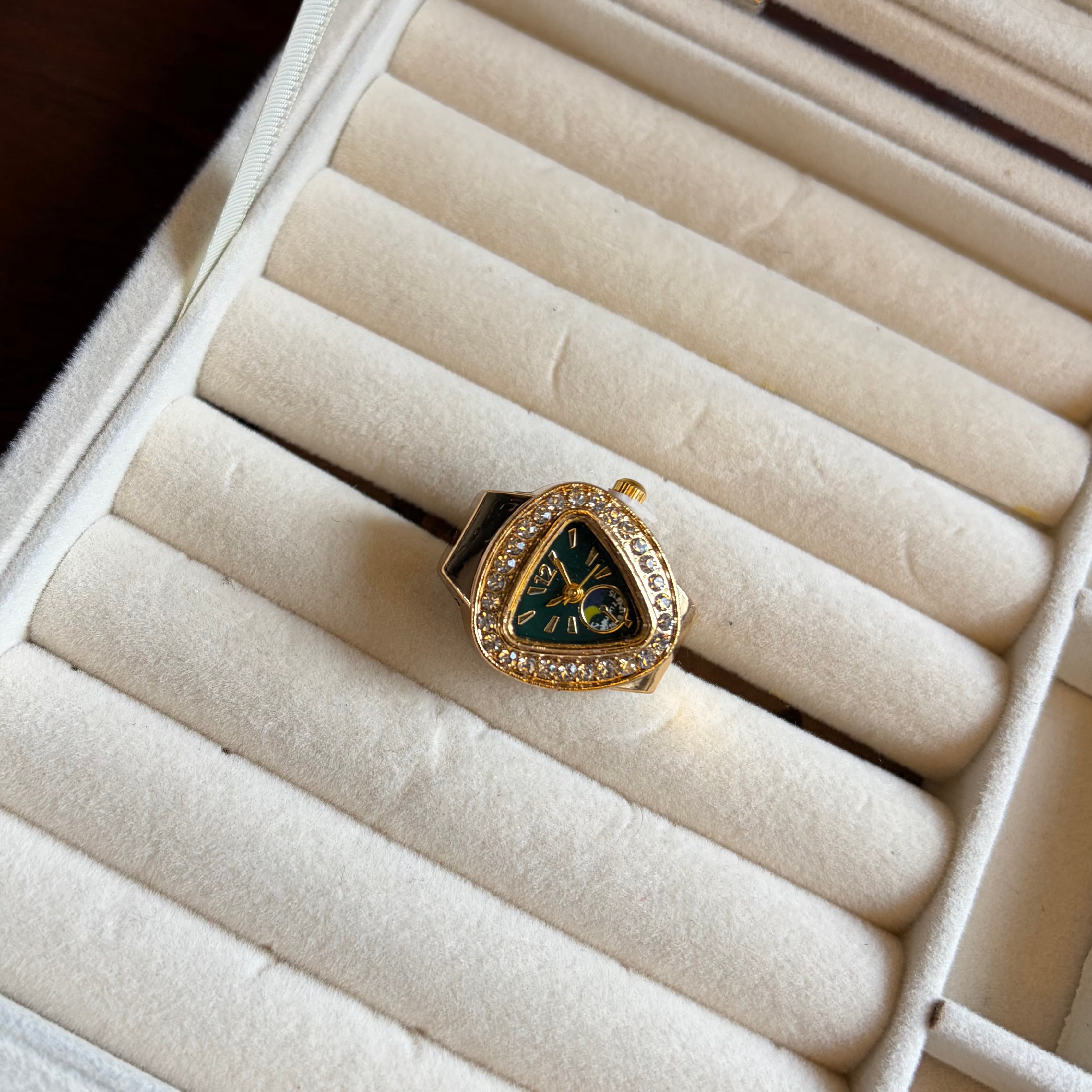 Royal Emerald Ring Watch