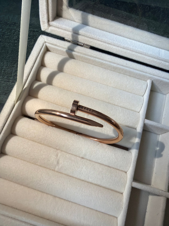 Classy Twist Bracelet