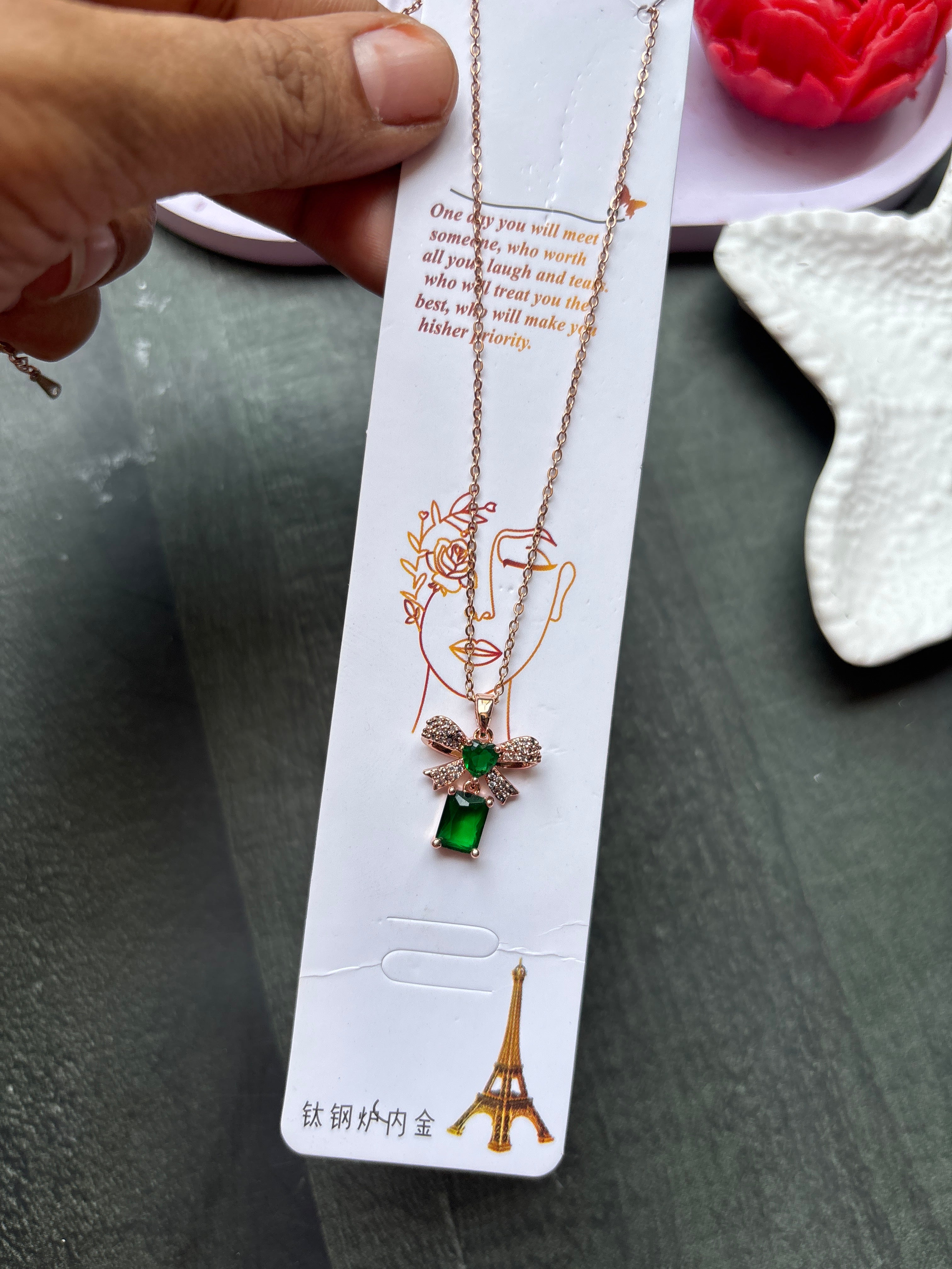 Bow Crystal Green Necklace