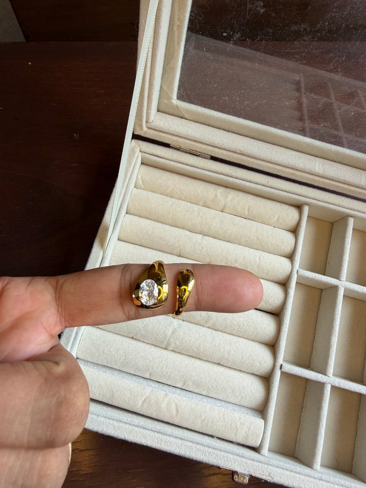 Amora Ring