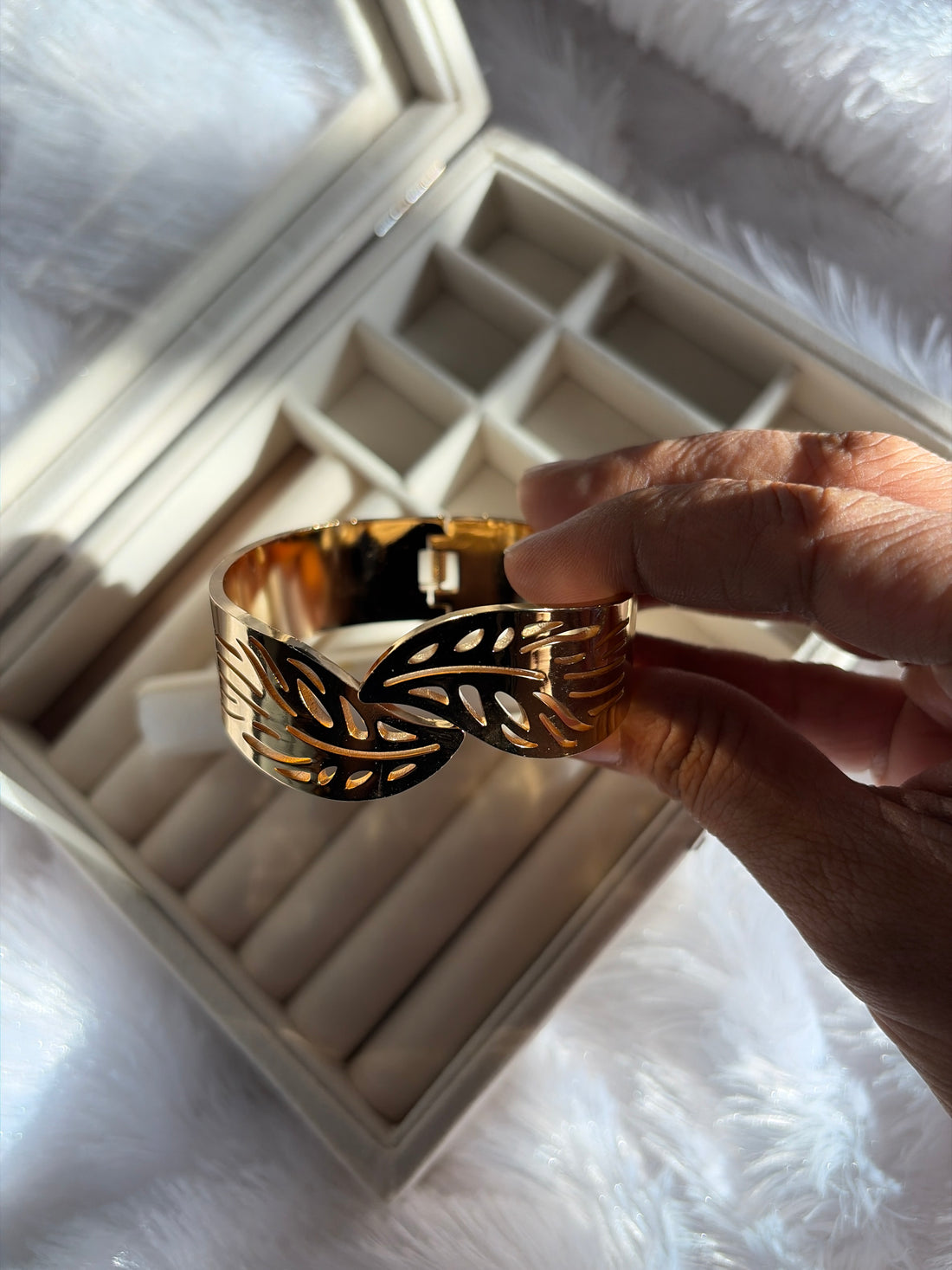 Leaf Handcuff